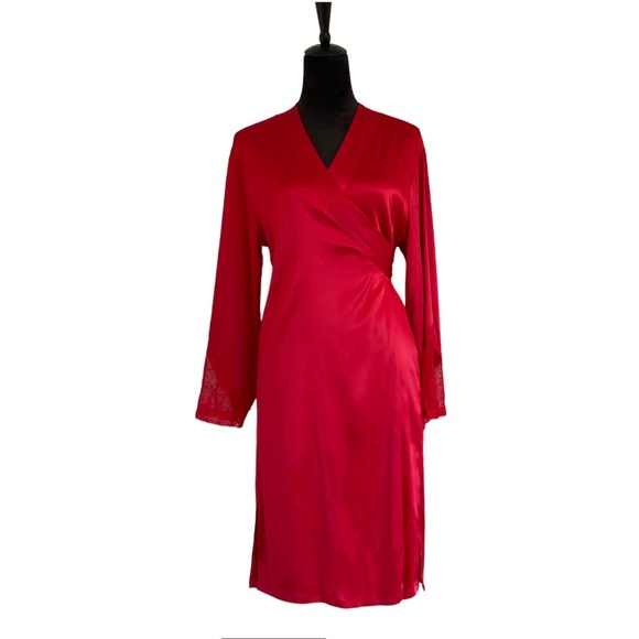 Victoria's Secret Crimson Silky Satin Robe M/L - Picture 1 of 3